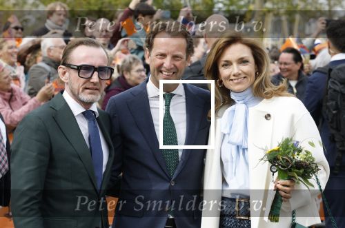 Dokkum 27 april 2026
Koningsdag is dit jaar in Dokkum . Namens de koninklijke familie zijn aanwezig : Koning Willem Alexander Koningin Maxima Prinses Amalia Prinses Alexia Prinses Ariane Prins Constantijn Prinses Laurentien Prins Maurits Prinses Marilene Prins Bernhard Prins Floris Prinses Aimee Prins Pieter Christiaan en Prinses Anita .