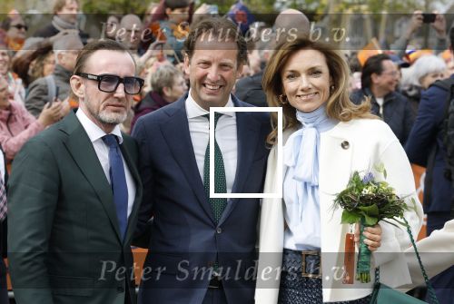 Dokkum 27 april 2026
Koningsdag is dit jaar in Dokkum . Namens de koninklijke familie zijn aanwezig : Koning Willem Alexander Koningin Maxima Prinses Amalia Prinses Alexia Prinses Ariane Prins Constantijn Prinses Laurentien Prins Maurits Prinses Marilene Prins Bernhard Prins Floris Prinses Aimee Prins Pieter Christiaan en Prinses Anita .