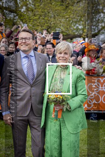 Dokkum 27 april 2026
Koningsdag is dit jaar in Dokkum . Namens de koninklijke familie zijn aanwezig : Koning Willem Alexander Koningin Maxima Prinses Amalia Prinses Alexia Prinses Ariane Prins Constantijn Prinses Laurentien Prins Maurits Prinses Marilene Prins Bernhard Prins Floris Prinses Aimee Prins Pieter Christiaan en Prinses Anita .