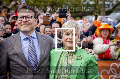 Dokkum 27 april 2026
Koningsdag is dit jaar in Dokkum . Namens de koninklijke familie zijn aanwezig : Koning Willem Alexander Koningin Maxima Prinses Amalia Prinses Alexia Prinses Ariane Prins Constantijn Prinses Laurentien Prins Maurits Prinses Marilene Prins Bernhard Prins Floris Prinses Aimee Prins Pieter Christiaan en Prinses Anita .