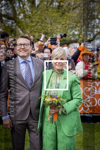 Dokkum 27 april 2026
Koningsdag is dit jaar in Dokkum . Namens de koninklijke familie zijn aanwezig : Koning Willem Alexander Koningin Maxima Prinses Amalia Prinses Alexia Prinses Ariane Prins Constantijn Prinses Laurentien Prins Maurits Prinses Marilene Prins Bernhard Prins Floris Prinses Aimee Prins Pieter Christiaan en Prinses Anita .