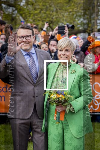 Dokkum 27 april 2026
Koningsdag is dit jaar in Dokkum . Namens de koninklijke familie zijn aanwezig : Koning Willem Alexander Koningin Maxima Prinses Amalia Prinses Alexia Prinses Ariane Prins Constantijn Prinses Laurentien Prins Maurits Prinses Marilene Prins Bernhard Prins Floris Prinses Aimee Prins Pieter Christiaan en Prinses Anita .