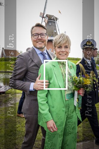 Dokkum 27 april 2026
Koningsdag is dit jaar in Dokkum . Namens de koninklijke familie zijn aanwezig : Koning Willem Alexander Koningin Maxima Prinses Amalia Prinses Alexia Prinses Ariane Prins Constantijn Prinses Laurentien Prins Maurits Prinses Marilene Prins Bernhard Prins Floris Prinses Aimee Prins Pieter Christiaan en Prinses Anita .