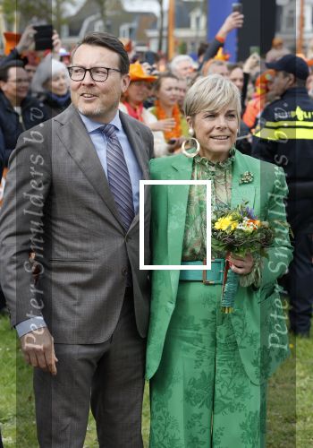Dokkum 27 april 2026
Koningsdag is dit jaar in Dokkum . Namens de koninklijke familie zijn aanwezig : Koning Willem Alexander Koningin Maxima Prinses Amalia Prinses Alexia Prinses Ariane Prins Constantijn Prinses Laurentien Prins Maurits Prinses Marilene Prins Bernhard Prins Floris Prinses Aimee Prins Pieter Christiaan en Prinses Anita .