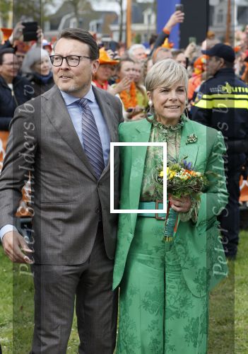 Dokkum 27 april 2026
Koningsdag is dit jaar in Dokkum . Namens de koninklijke familie zijn aanwezig : Koning Willem Alexander Koningin Maxima Prinses Amalia Prinses Alexia Prinses Ariane Prins Constantijn Prinses Laurentien Prins Maurits Prinses Marilene Prins Bernhard Prins Floris Prinses Aimee Prins Pieter Christiaan en Prinses Anita .