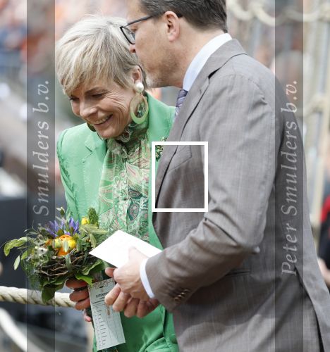 Dokkum 27 april 2026
Koningsdag is dit jaar in Dokkum . Namens de koninklijke familie zijn aanwezig : Koning Willem Alexander Koningin Maxima Prinses Amalia Prinses Alexia Prinses Ariane Prins Constantijn Prinses Laurentien Prins Maurits Prinses Marilene Prins Bernhard Prins Floris Prinses Aimee Prins Pieter Christiaan en Prinses Anita .