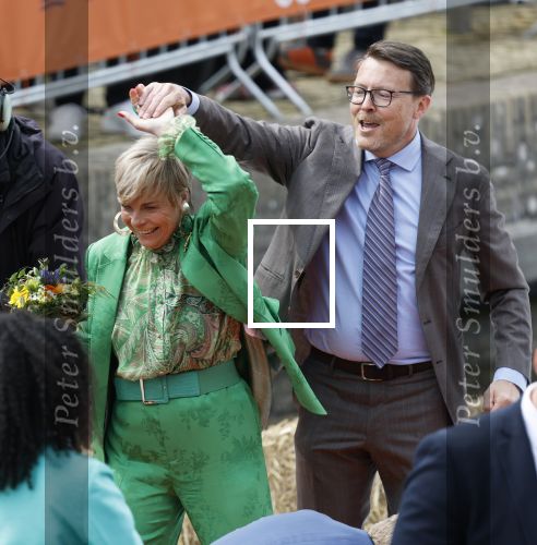 Dokkum 27 april 2026
Koningsdag is dit jaar in Dokkum . Namens de koninklijke familie zijn aanwezig : Koning Willem Alexander Koningin Maxima Prinses Amalia Prinses Alexia Prinses Ariane Prins Constantijn Prinses Laurentien Prins Maurits Prinses Marilene Prins Bernhard Prins Floris Prinses Aimee Prins Pieter Christiaan en Prinses Anita .