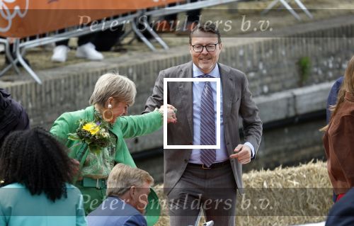 Dokkum 27 april 2026
Koningsdag is dit jaar in Dokkum . Namens de koninklijke familie zijn aanwezig : Koning Willem Alexander Koningin Maxima Prinses Amalia Prinses Alexia Prinses Ariane Prins Constantijn Prinses Laurentien Prins Maurits Prinses Marilene Prins Bernhard Prins Floris Prinses Aimee Prins Pieter Christiaan en Prinses Anita .