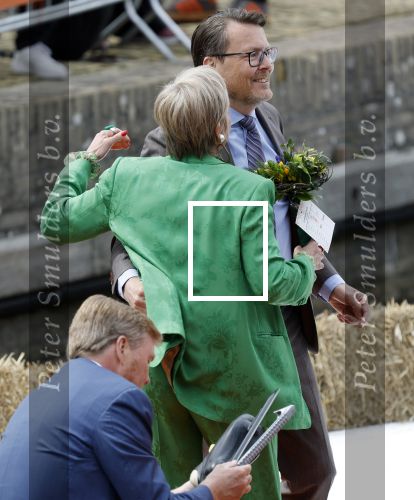 Dokkum 27 april 2026
Koningsdag is dit jaar in Dokkum . Namens de koninklijke familie zijn aanwezig : Koning Willem Alexander Koningin Maxima Prinses Amalia Prinses Alexia Prinses Ariane Prins Constantijn Prinses Laurentien Prins Maurits Prinses Marilene Prins Bernhard Prins Floris Prinses Aimee Prins Pieter Christiaan en Prinses Anita .