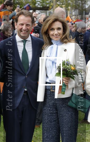 Dokkum 27 april 2026
Koningsdag is dit jaar in Dokkum . Namens de koninklijke familie zijn aanwezig : Koning Willem Alexander Koningin Maxima Prinses Amalia Prinses Alexia Prinses Ariane Prins Constantijn Prinses Laurentien Prins Maurits Prinses Marilene Prins Bernhard Prins Floris Prinses Aimee Prins Pieter Christiaan en Prinses Anita .