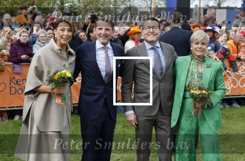 Dokkum 27 april 2026
Koningsdag is dit jaar in Dokkum . Namens de koninklijke familie zijn aanwezig : Koning Willem Alexander Koningin Maxima Prinses Amalia Prinses Alexia Prinses Ariane Prins Constantijn Prinses Laurentien Prins Maurits Prinses Marilene Prins Bernhard Prins Floris Prinses Aimee Prins Pieter Christiaan en Prinses Anita .