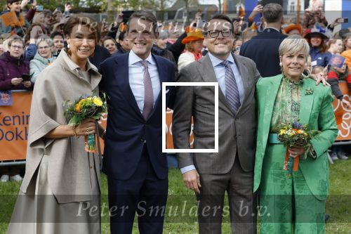 Dokkum 27 april 2026
Koningsdag is dit jaar in Dokkum . Namens de koninklijke familie zijn aanwezig : Koning Willem Alexander Koningin Maxima Prinses Amalia Prinses Alexia Prinses Ariane Prins Constantijn Prinses Laurentien Prins Maurits Prinses Marilene Prins Bernhard Prins Floris Prinses Aimee Prins Pieter Christiaan en Prinses Anita .