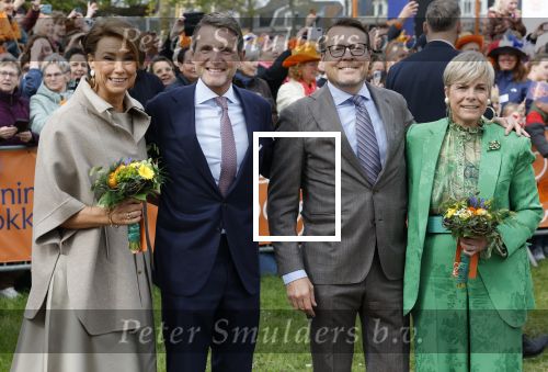 Dokkum 27 april 2026
Koningsdag is dit jaar in Dokkum . Namens de koninklijke familie zijn aanwezig : Koning Willem Alexander Koningin Maxima Prinses Amalia Prinses Alexia Prinses Ariane Prins Constantijn Prinses Laurentien Prins Maurits Prinses Marilene Prins Bernhard Prins Floris Prinses Aimee Prins Pieter Christiaan en Prinses Anita .