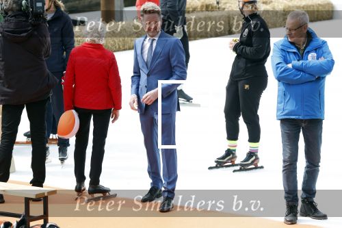 Dokkum 27 april 2026
Koningsdag is dit jaar in Dokkum . Namens de koninklijke familie zijn aanwezig : Koning Willem Alexander Koningin Maxima Prinses Amalia Prinses Alexia Prinses Ariane Prins Constantijn Prinses Laurentien Prins Maurits Prinses Marilene Prins Bernhard Prins Floris Prinses Aimee Prins Pieter Christiaan en Prinses Anita .