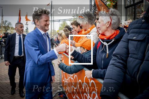Dokkum 27 april 2026
Koningsdag is dit jaar in Dokkum . Namens de koninklijke familie zijn aanwezig : Koning Willem Alexander Koningin Maxima Prinses Amalia Prinses Alexia Prinses Ariane Prins Constantijn Prinses Laurentien Prins Maurits Prinses Marilene Prins Bernhard Prins Floris Prinses Aimee Prins Pieter Christiaan en Prinses Anita .