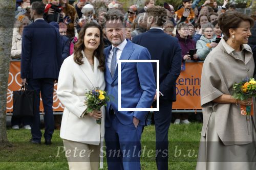 Dokkum 27 april 2026
Koningsdag is dit jaar in Dokkum . Namens de koninklijke familie zijn aanwezig : Koning Willem Alexander Koningin Maxima Prinses Amalia Prinses Alexia Prinses Ariane Prins Constantijn Prinses Laurentien Prins Maurits Prinses Marilene Prins Bernhard Prins Floris Prinses Aimee Prins Pieter Christiaan en Prinses Anita .