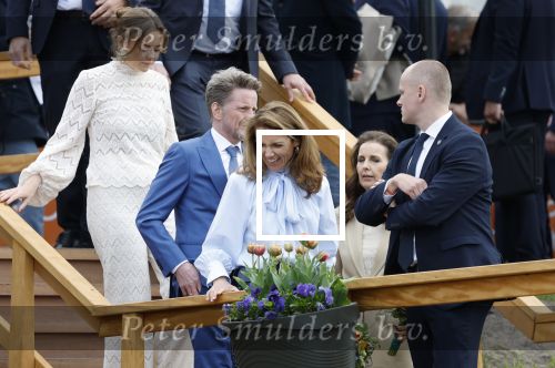Dokkum 27 april 2026
Koningsdag is dit jaar in Dokkum . Namens de koninklijke familie zijn aanwezig : Koning Willem Alexander Koningin Maxima Prinses Amalia Prinses Alexia Prinses Ariane Prins Constantijn Prinses Laurentien Prins Maurits Prinses Marilene Prins Bernhard Prins Floris Prinses Aimee Prins Pieter Christiaan en Prinses Anita .