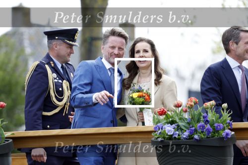 Dokkum 27 april 2026
Koningsdag is dit jaar in Dokkum . Namens de koninklijke familie zijn aanwezig : Koning Willem Alexander Koningin Maxima Prinses Amalia Prinses Alexia Prinses Ariane Prins Constantijn Prinses Laurentien Prins Maurits Prinses Marilene Prins Bernhard Prins Floris Prinses Aimee Prins Pieter Christiaan en Prinses Anita .