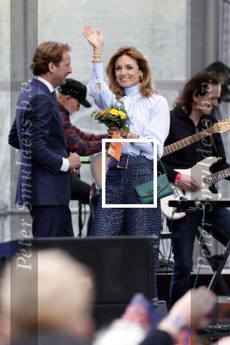 Dokkum 27 april 2026
Koningsdag is dit jaar in Dokkum . Namens de koninklijke familie zijn aanwezig : Koning Willem Alexander Koningin Maxima Prinses Amalia Prinses Alexia Prinses Ariane Prins Constantijn Prinses Laurentien Prins Maurits Prinses Marilene Prins Bernhard Prins Floris Prinses Aimee Prins Pieter Christiaan en Prinses Anita .