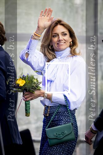 Dokkum 27 april 2026
Koningsdag is dit jaar in Dokkum . Namens de koninklijke familie zijn aanwezig : Koning Willem Alexander Koningin Maxima Prinses Amalia Prinses Alexia Prinses Ariane Prins Constantijn Prinses Laurentien Prins Maurits Prinses Marilene Prins Bernhard Prins Floris Prinses Aimee Prins Pieter Christiaan en Prinses Anita .