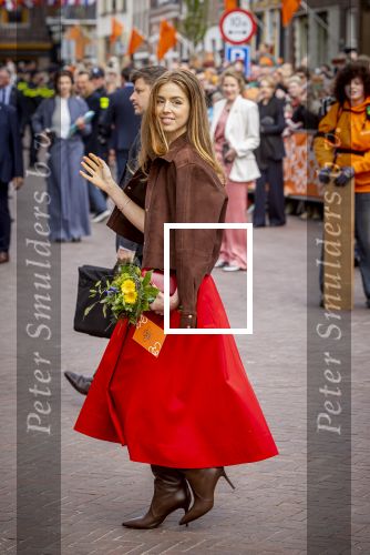Dokkum 27 april 2026
Koningsdag is dit jaar in Dokkum . Namens de koninklijke familie zijn aanwezig : Koning Willem Alexander Koningin Maxima Prinses Amalia Prinses Alexia Prinses Ariane Prins Constantijn Prinses Laurentien Prins Maurits Prinses Marilene Prins Bernhard Prins Floris Prinses Aimee Prins Pieter Christiaan en Prinses Anita .