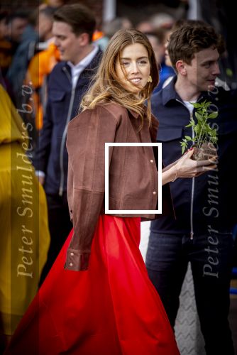 Dokkum 27 april 2026
Koningsdag is dit jaar in Dokkum . Namens de koninklijke familie zijn aanwezig : Koning Willem Alexander Koningin Maxima Prinses Amalia Prinses Alexia Prinses Ariane Prins Constantijn Prinses Laurentien Prins Maurits Prinses Marilene Prins Bernhard Prins Floris Prinses Aimee Prins Pieter Christiaan en Prinses Anita .