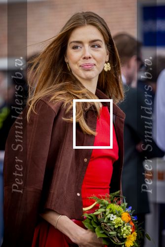 Dokkum 27 april 2026
Koningsdag is dit jaar in Dokkum . Namens de koninklijke familie zijn aanwezig : Koning Willem Alexander Koningin Maxima Prinses Amalia Prinses Alexia Prinses Ariane Prins Constantijn Prinses Laurentien Prins Maurits Prinses Marilene Prins Bernhard Prins Floris Prinses Aimee Prins Pieter Christiaan en Prinses Anita .