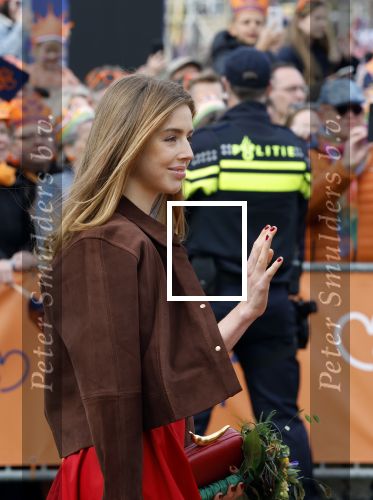 Dokkum 27 april 2026
Koningsdag is dit jaar in Dokkum . Namens de koninklijke familie zijn aanwezig : Koning Willem Alexander Koningin Maxima Prinses Amalia Prinses Alexia Prinses Ariane Prins Constantijn Prinses Laurentien Prins Maurits Prinses Marilene Prins Bernhard Prins Floris Prinses Aimee Prins Pieter Christiaan en Prinses Anita . Bertus Holkema