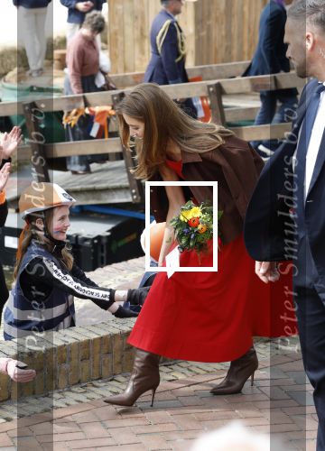 Dokkum 27 april 2026
Koningsdag is dit jaar in Dokkum . Namens de koninklijke familie zijn aanwezig : Koning Willem Alexander Koningin Maxima Prinses Amalia Prinses Alexia Prinses Ariane Prins Constantijn Prinses Laurentien Prins Maurits Prinses Marilene Prins Bernhard Prins Floris Prinses Aimee Prins Pieter Christiaan en Prinses Anita . Bertus Holkema