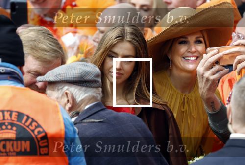 Dokkum 27 april 2026
Koningsdag is dit jaar in Dokkum . Namens de koninklijke familie zijn aanwezig : Koning Willem Alexander Koningin Maxima Prinses Amalia Prinses Alexia Prinses Ariane Prins Constantijn Prinses Laurentien Prins Maurits Prinses Marilene Prins Bernhard Prins Floris Prinses Aimee Prins Pieter Christiaan en Prinses Anita . Bertus Holkema