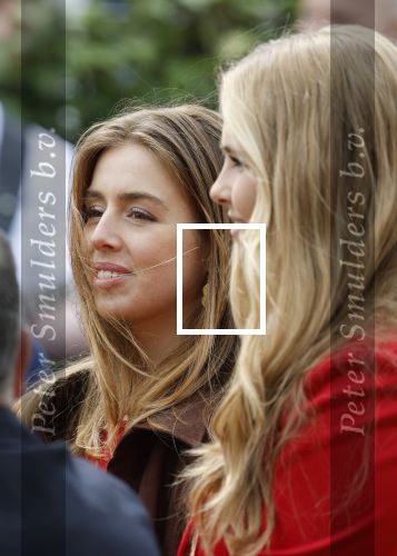 Dokkum 27 april 2026
Koningsdag is dit jaar in Dokkum . Namens de koninklijke familie zijn aanwezig : Koning Willem Alexander Koningin Maxima Prinses Amalia Prinses Alexia Prinses Ariane Prins Constantijn Prinses Laurentien Prins Maurits Prinses Marilene Prins Bernhard Prins Floris Prinses Aimee Prins Pieter Christiaan en Prinses Anita . Bertus Holkema