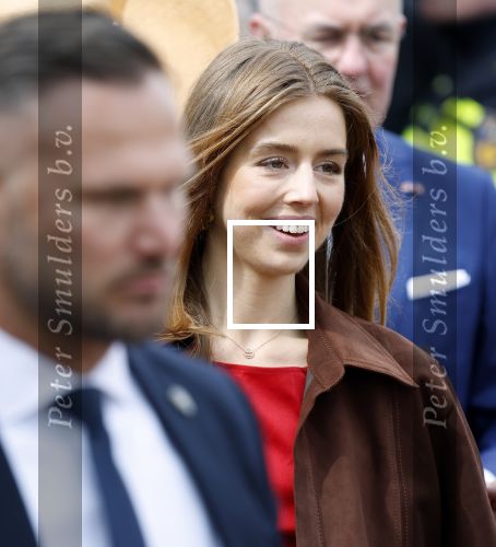 Dokkum 27 april 2026
Koningsdag is dit jaar in Dokkum . Namens de koninklijke familie zijn aanwezig : Koning Willem Alexander Koningin Maxima Prinses Amalia Prinses Alexia Prinses Ariane Prins Constantijn Prinses Laurentien Prins Maurits Prinses Marilene Prins Bernhard Prins Floris Prinses Aimee Prins Pieter Christiaan en Prinses Anita . Bertus Holkema