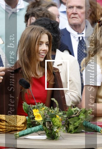 Dokkum 27 april 2026
Koningsdag is dit jaar in Dokkum . Namens de koninklijke familie zijn aanwezig : Koning Willem Alexander Koningin Maxima Prinses Amalia Prinses Alexia Prinses Ariane Prins Constantijn Prinses Laurentien Prins Maurits Prinses Marilene Prins Bernhard Prins Floris Prinses Aimee Prins Pieter Christiaan en Prinses Anita .