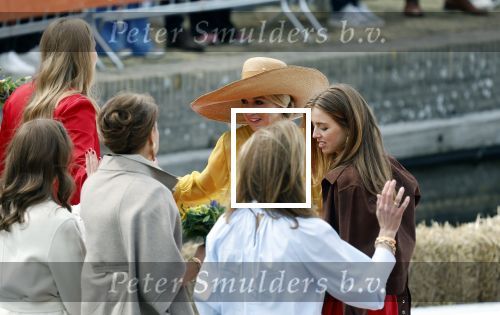 Dokkum 27 april 2026
Koningsdag is dit jaar in Dokkum . Namens de koninklijke familie zijn aanwezig : Koning Willem Alexander Koningin Maxima Prinses Amalia Prinses Alexia Prinses Ariane Prins Constantijn Prinses Laurentien Prins Maurits Prinses Marilene Prins Bernhard Prins Floris Prinses Aimee Prins Pieter Christiaan en Prinses Anita .