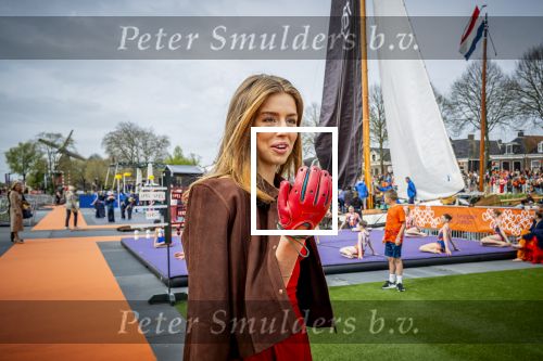 Dokkum 27 april 2026
Koningsdag is dit jaar in Dokkum . Namens de koninklijke familie zijn aanwezig : Koning Willem Alexander Koningin Maxima Prinses Amalia Prinses Alexia Prinses Ariane Prins Constantijn Prinses Laurentien Prins Maurits Prinses Marilene Prins Bernhard Prins Floris Prinses Aimee Prins Pieter Christiaan en Prinses Anita .
