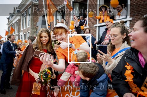 Dokkum 27 april 2026
Koningsdag is dit jaar in Dokkum . Namens de koninklijke familie zijn aanwezig : Koning Willem Alexander Koningin Maxima Prinses Amalia Prinses Alexia Prinses Ariane Prins Constantijn Prinses Laurentien Prins Maurits Prinses Marilene Prins Bernhard Prins Floris Prinses Aimee Prins Pieter Christiaan en Prinses Anita .
