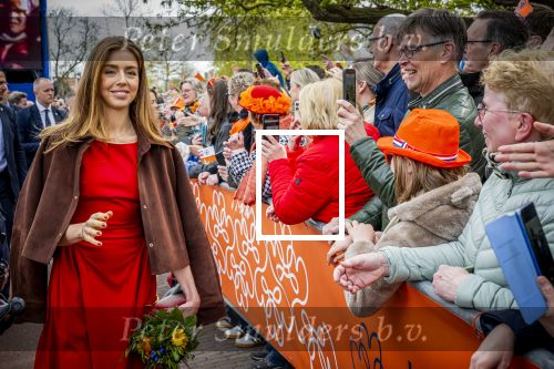 Dokkum 27 april 2026
Koningsdag is dit jaar in Dokkum . Namens de koninklijke familie zijn aanwezig : Koning Willem Alexander Koningin Maxima Prinses Amalia Prinses Alexia Prinses Ariane Prins Constantijn Prinses Laurentien Prins Maurits Prinses Marilene Prins Bernhard Prins Floris Prinses Aimee Prins Pieter Christiaan en Prinses Anita .