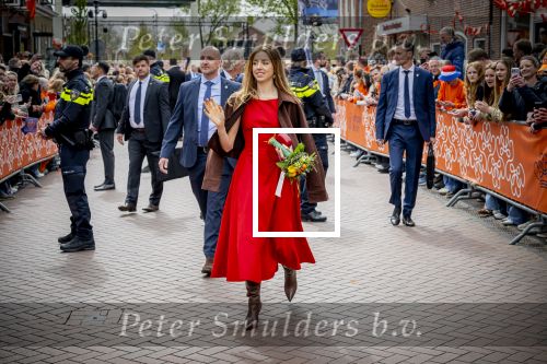 Dokkum 27 april 2026
Koningsdag is dit jaar in Dokkum . Namens de koninklijke familie zijn aanwezig : Koning Willem Alexander Koningin Maxima Prinses Amalia Prinses Alexia Prinses Ariane Prins Constantijn Prinses Laurentien Prins Maurits Prinses Marilene Prins Bernhard Prins Floris Prinses Aimee Prins Pieter Christiaan en Prinses Anita .