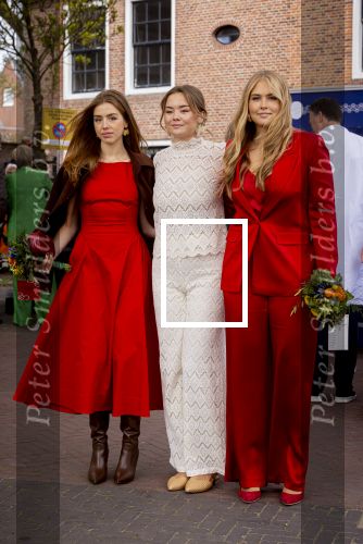 Dokkum 27 april 2026
Koningsdag is dit jaar in Dokkum . Namens de koninklijke familie zijn aanwezig : Koning Willem Alexander Koningin Maxima Prinses Amalia Prinses Alexia Prinses Ariane Prins Constantijn Prinses Laurentien Prins Maurits Prinses Marilene Prins Bernhard Prins Floris Prinses Aimee Prins Pieter Christiaan en Prinses Anita .