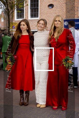 Dokkum 27 april 2026
Koningsdag is dit jaar in Dokkum . Namens de koninklijke familie zijn aanwezig : Koning Willem Alexander Koningin Maxima Prinses Amalia Prinses Alexia Prinses Ariane Prins Constantijn Prinses Laurentien Prins Maurits Prinses Marilene Prins Bernhard Prins Floris Prinses Aimee Prins Pieter Christiaan en Prinses Anita .