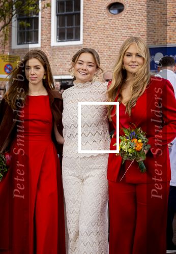 Dokkum 27 april 2026
Koningsdag is dit jaar in Dokkum . Namens de koninklijke familie zijn aanwezig : Koning Willem Alexander Koningin Maxima Prinses Amalia Prinses Alexia Prinses Ariane Prins Constantijn Prinses Laurentien Prins Maurits Prinses Marilene Prins Bernhard Prins Floris Prinses Aimee Prins Pieter Christiaan en Prinses Anita .