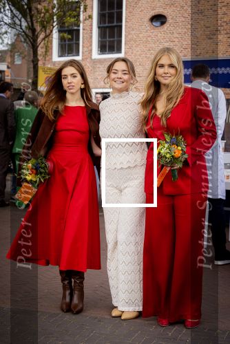 Dokkum 27 april 2026
Koningsdag is dit jaar in Dokkum . Namens de koninklijke familie zijn aanwezig : Koning Willem Alexander Koningin Maxima Prinses Amalia Prinses Alexia Prinses Ariane Prins Constantijn Prinses Laurentien Prins Maurits Prinses Marilene Prins Bernhard Prins Floris Prinses Aimee Prins Pieter Christiaan en Prinses Anita .