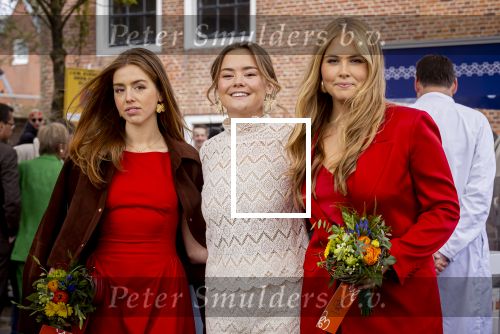 Dokkum 27 april 2026
Koningsdag is dit jaar in Dokkum . Namens de koninklijke familie zijn aanwezig : Koning Willem Alexander Koningin Maxima Prinses Amalia Prinses Alexia Prinses Ariane Prins Constantijn Prinses Laurentien Prins Maurits Prinses Marilene Prins Bernhard Prins Floris Prinses Aimee Prins Pieter Christiaan en Prinses Anita .