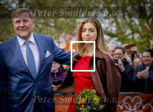 Dokkum 27 april 2026
Koningsdag is dit jaar in Dokkum . Namens de koninklijke familie zijn aanwezig : Koning Willem Alexander Koningin Maxima Prinses Amalia Prinses Alexia Prinses Ariane Prins Constantijn Prinses Laurentien Prins Maurits Prinses Marilene Prins Bernhard Prins Floris Prinses Aimee Prins Pieter Christiaan en Prinses Anita .