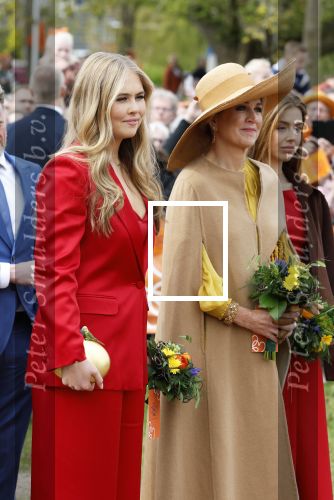 Dokkum 27 april 2026
Koningsdag is dit jaar in Dokkum . Namens de koninklijke familie zijn aanwezig : Koning Willem Alexander Koningin Maxima Prinses Amalia Prinses Alexia Prinses Ariane Prins Constantijn Prinses Laurentien Prins Maurits Prinses Marilene Prins Bernhard Prins Floris Prinses Aimee Prins Pieter Christiaan en Prinses Anita .