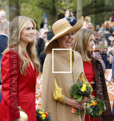 Dokkum 27 april 2026
Koningsdag is dit jaar in Dokkum . Namens de koninklijke familie zijn aanwezig : Koning Willem Alexander Koningin Maxima Prinses Amalia Prinses Alexia Prinses Ariane Prins Constantijn Prinses Laurentien Prins Maurits Prinses Marilene Prins Bernhard Prins Floris Prinses Aimee Prins Pieter Christiaan en Prinses Anita .
