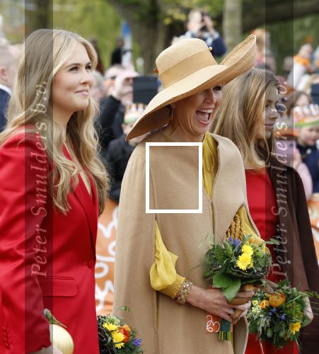 Dokkum 27 april 2026
Koningsdag is dit jaar in Dokkum . Namens de koninklijke familie zijn aanwezig : Koning Willem Alexander Koningin Maxima Prinses Amalia Prinses Alexia Prinses Ariane Prins Constantijn Prinses Laurentien Prins Maurits Prinses Marilene Prins Bernhard Prins Floris Prinses Aimee Prins Pieter Christiaan en Prinses Anita .