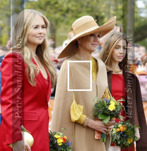 Dokkum 27 april 2026
Koningsdag is dit jaar in Dokkum . Namens de koninklijke familie zijn aanwezig : Koning Willem Alexander Koningin Maxima Prinses Amalia Prinses Alexia Prinses Ariane Prins Constantijn Prinses Laurentien Prins Maurits Prinses Marilene Prins Bernhard Prins Floris Prinses Aimee Prins Pieter Christiaan en Prinses Anita .