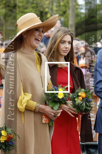 Dokkum 27 april 2026
Koningsdag is dit jaar in Dokkum . Namens de koninklijke familie zijn aanwezig : Koning Willem Alexander Koningin Maxima Prinses Amalia Prinses Alexia Prinses Ariane Prins Constantijn Prinses Laurentien Prins Maurits Prinses Marilene Prins Bernhard Prins Floris Prinses Aimee Prins Pieter Christiaan en Prinses Anita .