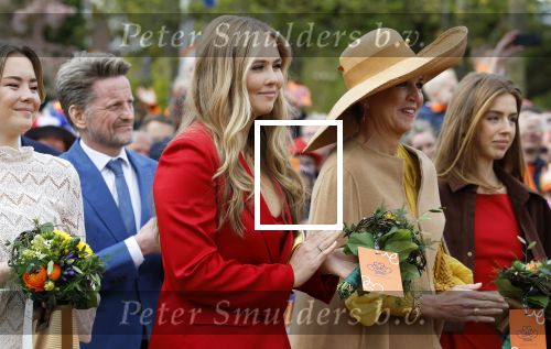Dokkum 27 april 2026
Koningsdag is dit jaar in Dokkum . Namens de koninklijke familie zijn aanwezig : Koning Willem Alexander Koningin Maxima Prinses Amalia Prinses Alexia Prinses Ariane Prins Constantijn Prinses Laurentien Prins Maurits Prinses Marilene Prins Bernhard Prins Floris Prinses Aimee Prins Pieter Christiaan en Prinses Anita .